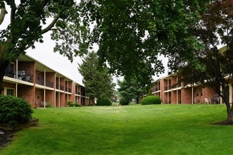 Colonial Point Apartments photo'