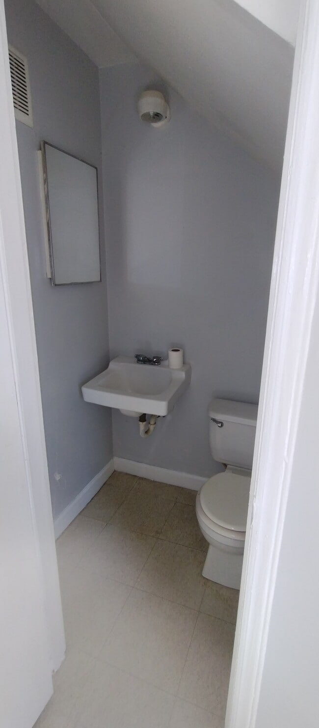 Building Photo - 2667 Dr Carver Rd