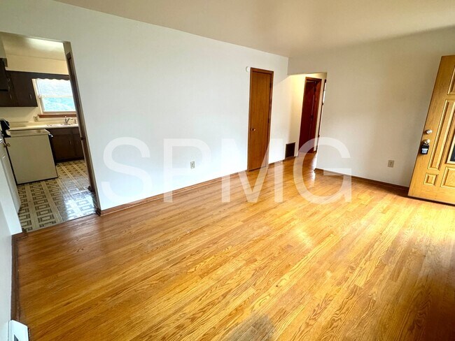 Foto del edificio - 3726 Rolling Hill Ave NW