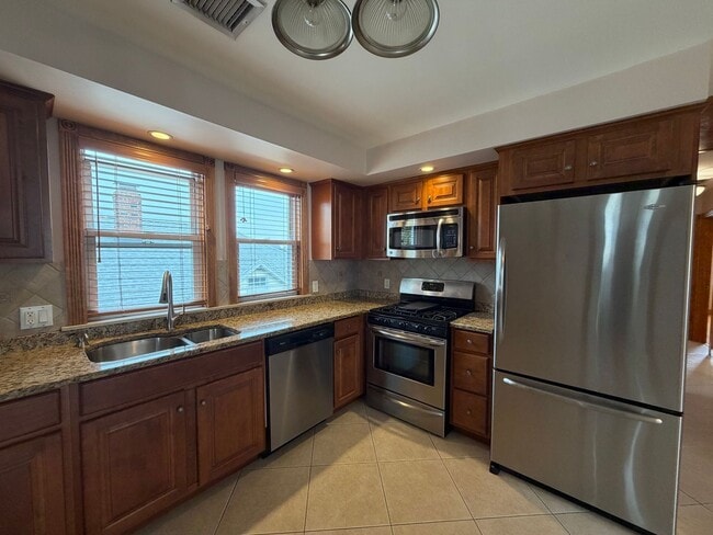 Foto del edificio - 35-37-37 John St