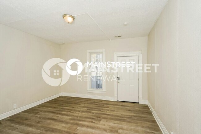 Foto del edificio - 1 Bedroom Pet-Friendly Home in Louisville, KY with Main Street Renewal