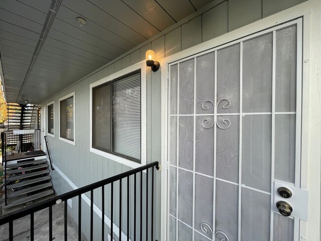 Nice and clean 3 beds 2 baths located in c... - Nice and clean 3 beds 2 baths located in c... Apartment