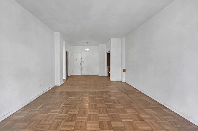 Building Photo - 144 E 84th St
