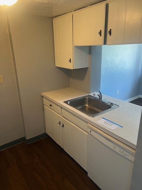 Building Photo - 329 Dersam St