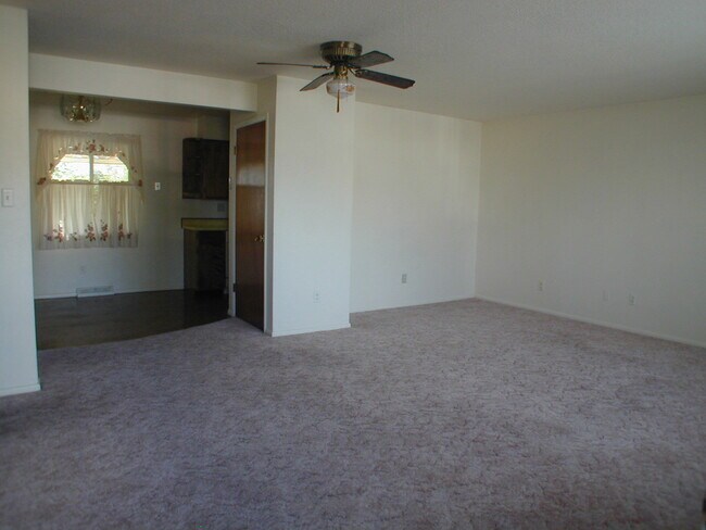 Foto del edificio - House For Lease