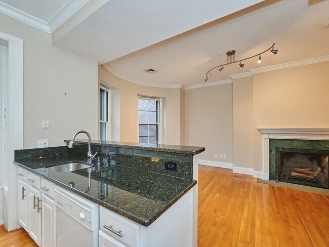 Building Photo - 754 Tremont St