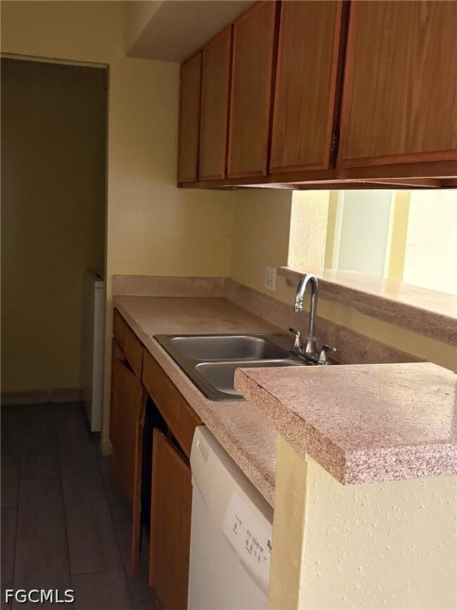 Building Photo - 2865 Winkler Ave