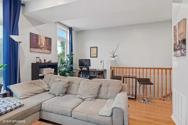 Foto del edificio - 2717 N Artesian Ave