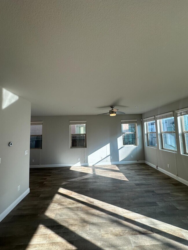 Foto del edificio - 1325 E Via Viola Way