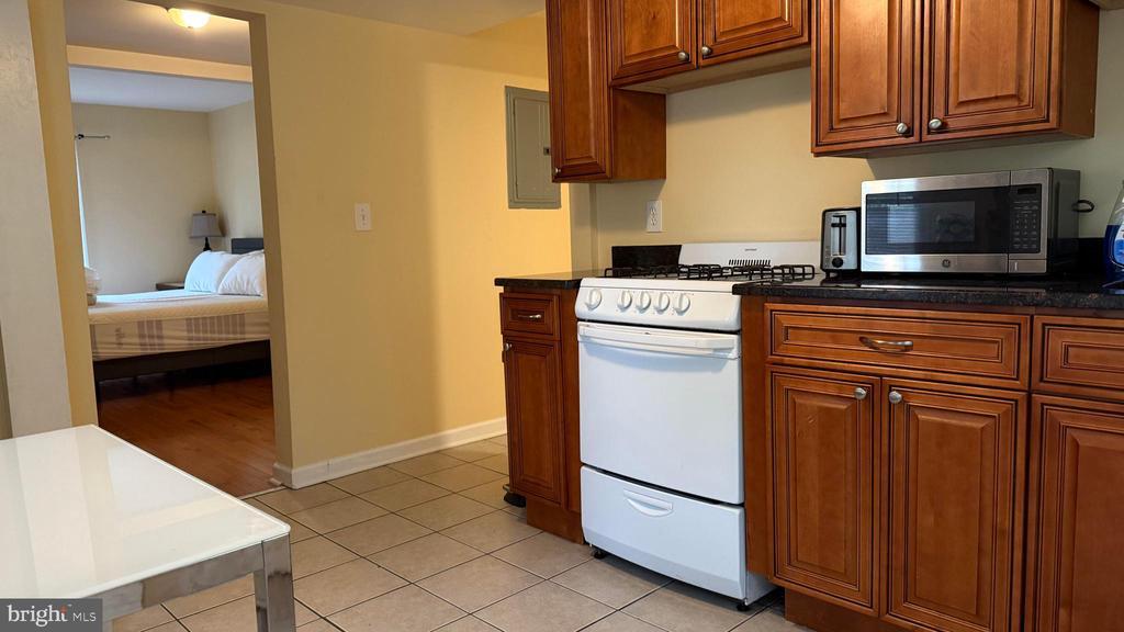 Primary Photo - 16 Linden Ln