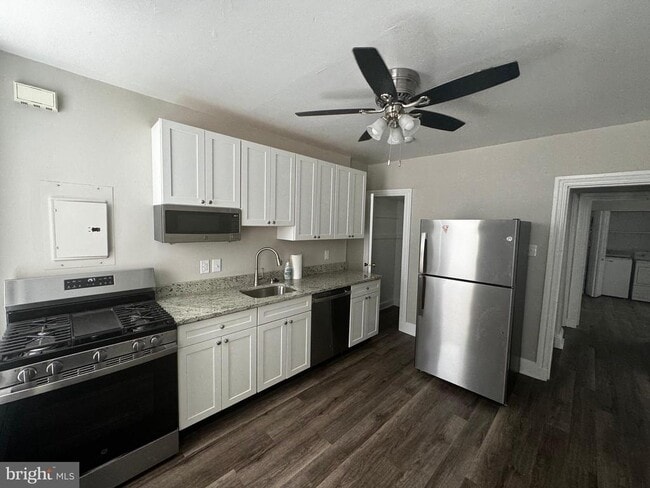 Building Photo - 4259 Ridge Ave