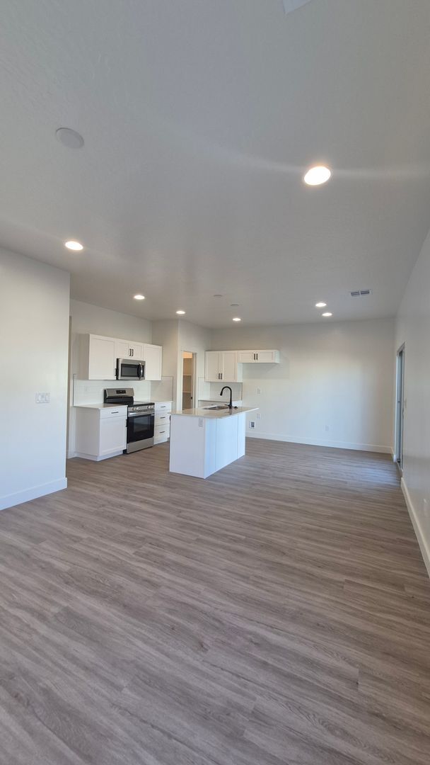 Building Photo - 5669 S Weehawken Ln