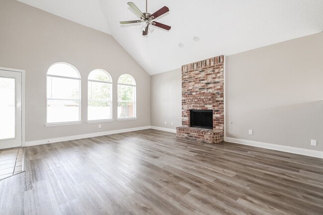 Building Photo - 918 Busby Dr