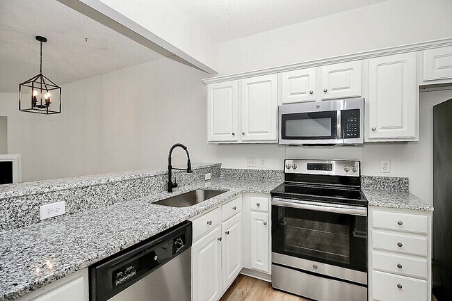 Foto del edificio - Luxury Townhome minutes from Uptown!