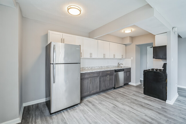 Towers- Kitchen - The Revere Apartments