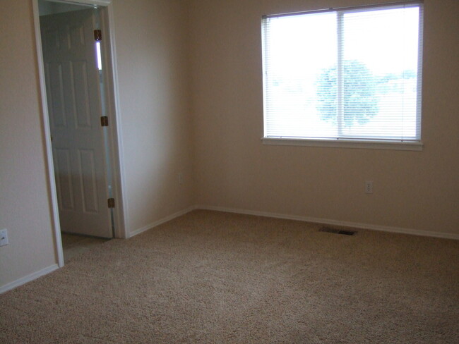 Foto del edificio - 3 Bedroom End Unit Townhome