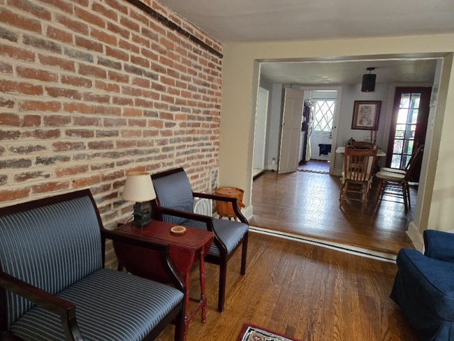 Photo - 906 Tyson St Apartment