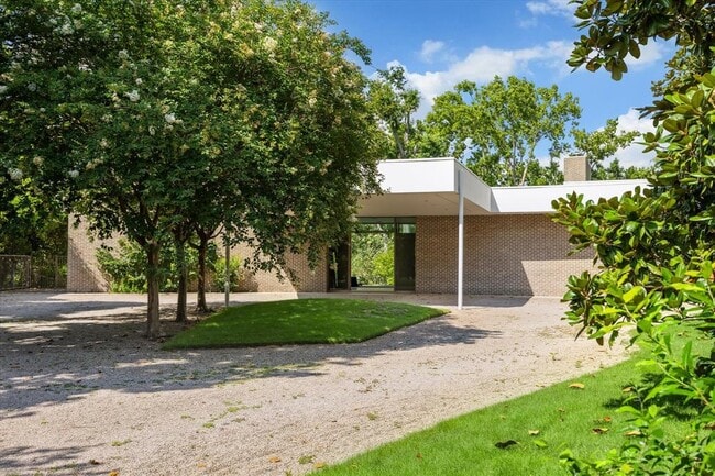 Building Photo - 9 Pinehill Ln