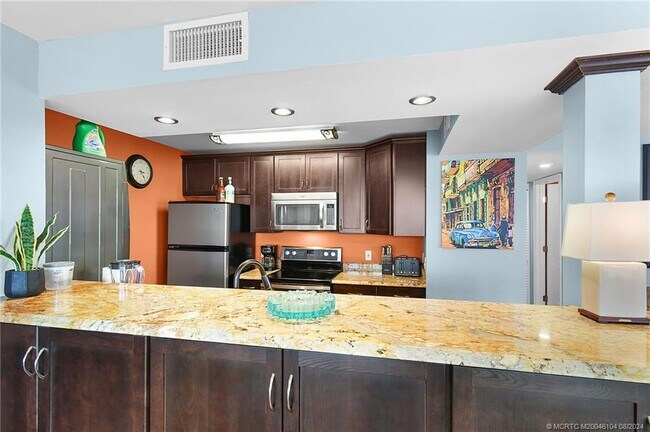 Foto del edificio - 311 Golfview Cir