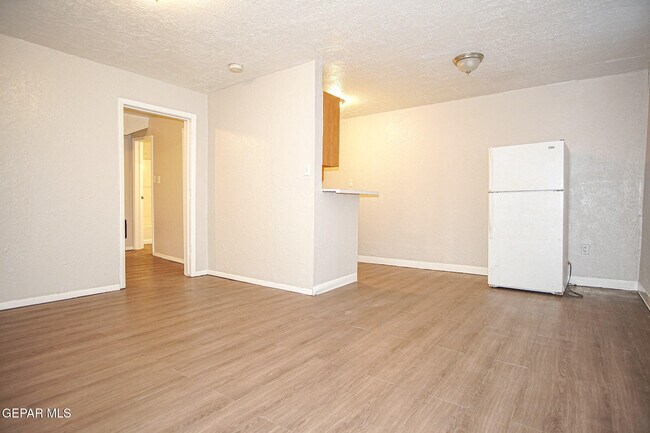 Foto del edificio - 419 E Schuster Ave