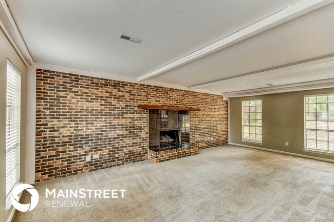 Building Photo - 904 Pine Forest Cir