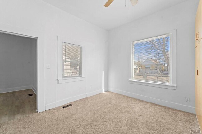 Foto del edificio - ALL PROSPECTIVE TENANTS MUST SUBMIT A $58 ...
