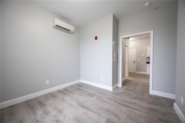 Foto del edificio - 6899 Post Rd