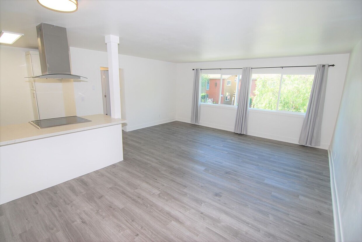 Foto principal - 2425 E 5th St