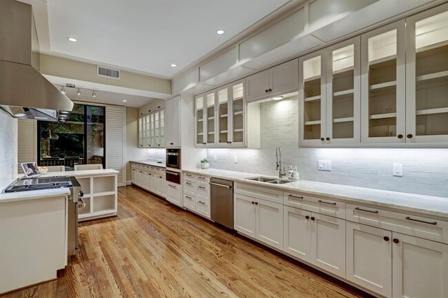 Building Photo - 26 Sugar Berry Cir