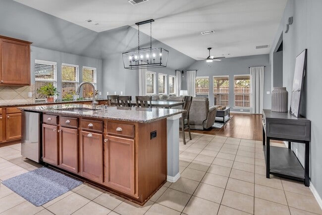 Building Photo - 6548 Fairview Dr