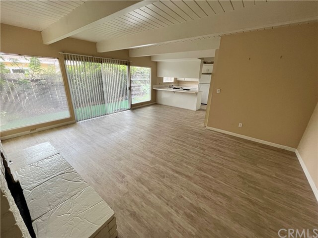 Building Photo - 304 Avenida Santa Barbara