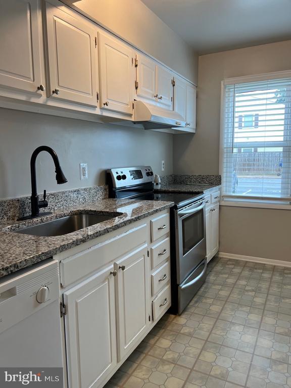 Building Photo - 8452 Sandstone Way