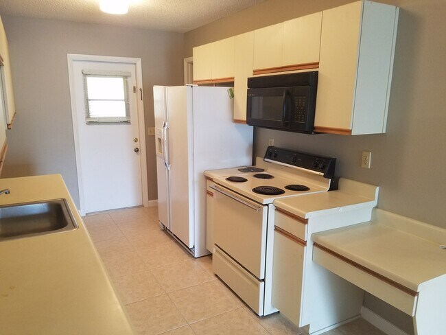 Foto del edificio - Spacious 2-Bedroom, 2-Bathroom Condo in Winter Haven