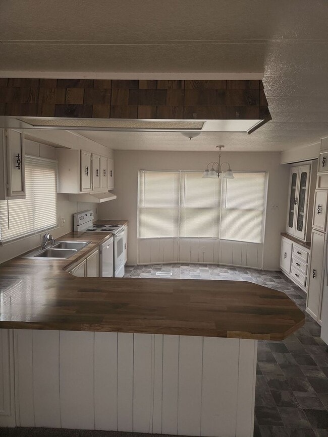 Building Photo - 3 Bedroom in Filer