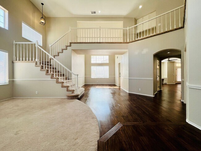 Building Photo - 3,157 sq ft. 3 bedroom home in Desert Shores!