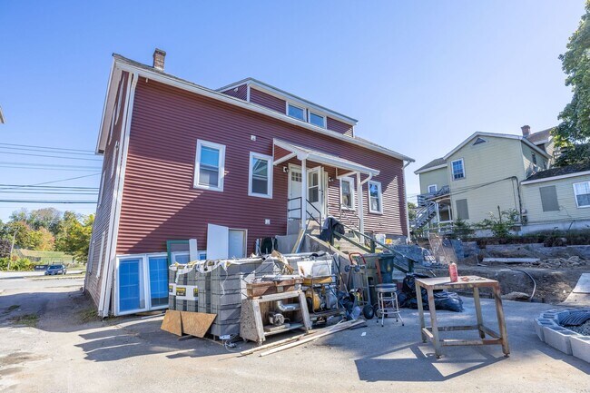 Building Photo - Spacious 3-Bedroom Duplex in Griswold