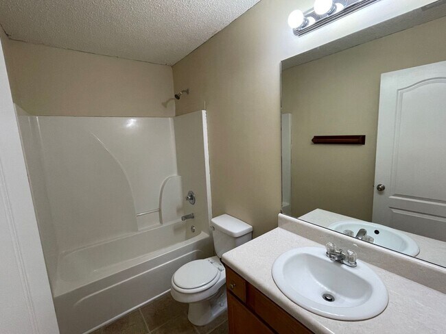 Foto del edificio - PRE-LEASING FOR AUGUST 2026! LIMITED TIME SPECIAL - 1/2 OFF DEPOSIT!