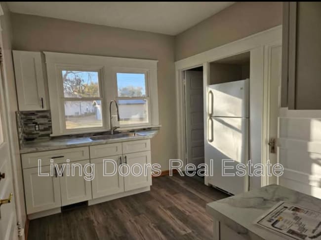 Building Photo - 621 S Union Ave