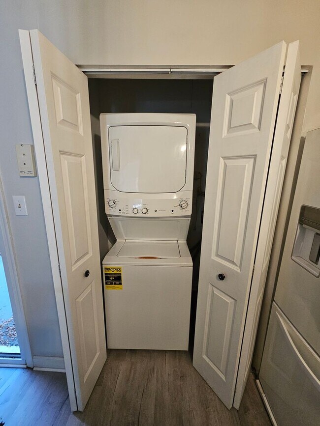 Foto del edificio - First Offering - Two Bedroom, Multi-Bath T...