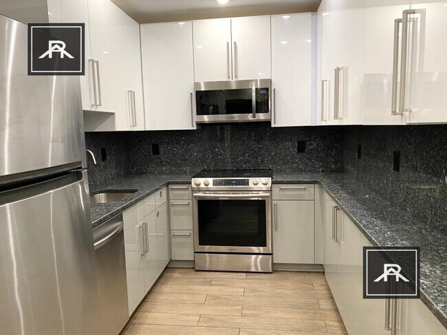 Foto del edificio - 3 bedroom in Brookline MA 02446