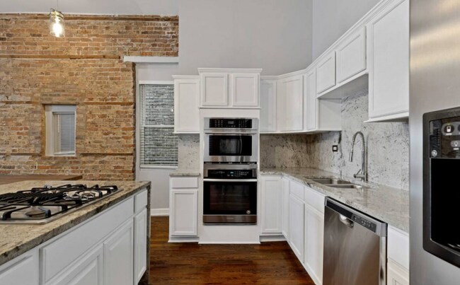 Foto del edificio - 2219 W 18th Pl
