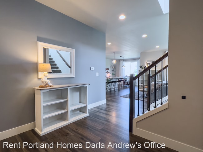 Building Photo - 4 br, 2.5 bath House - 15679 NE Clackamas ...