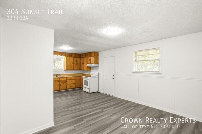 Building Photo - 304 Sunset Trail