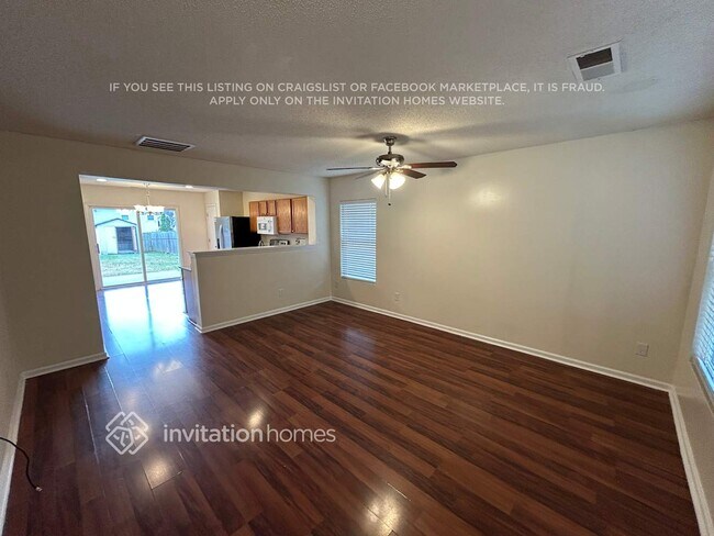 Foto del edificio - 547 Tribune Dr