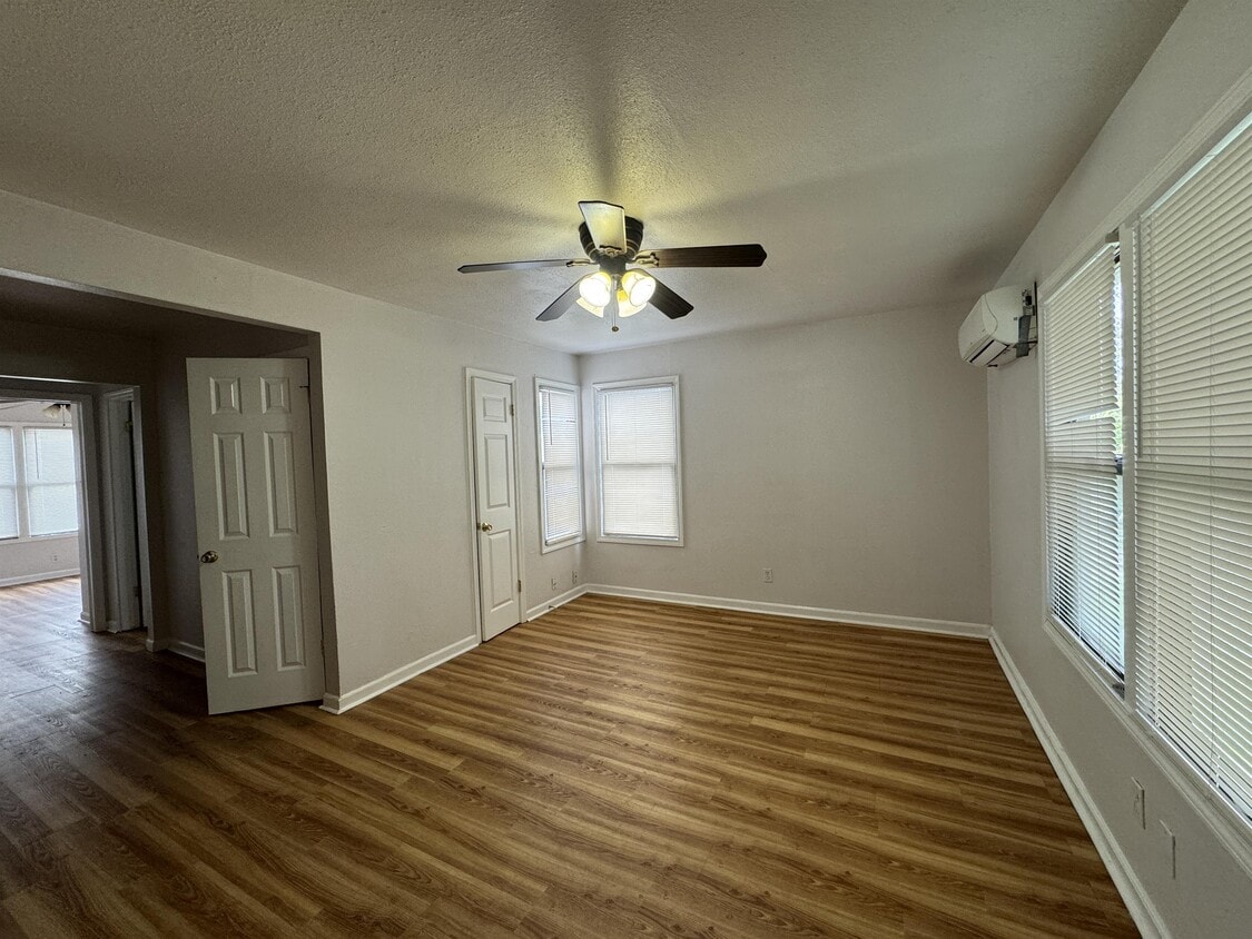 817 Ohio Ave Unit 3, Corpus Christi, TX 78404 Apartment for Rent in