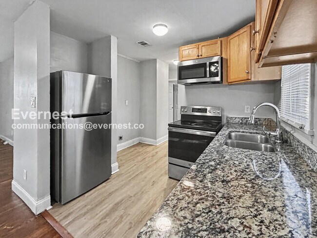 Foto del edificio - 3 Bed, 2 Bath Home with Carport / Pet-Friendly /Available Now!