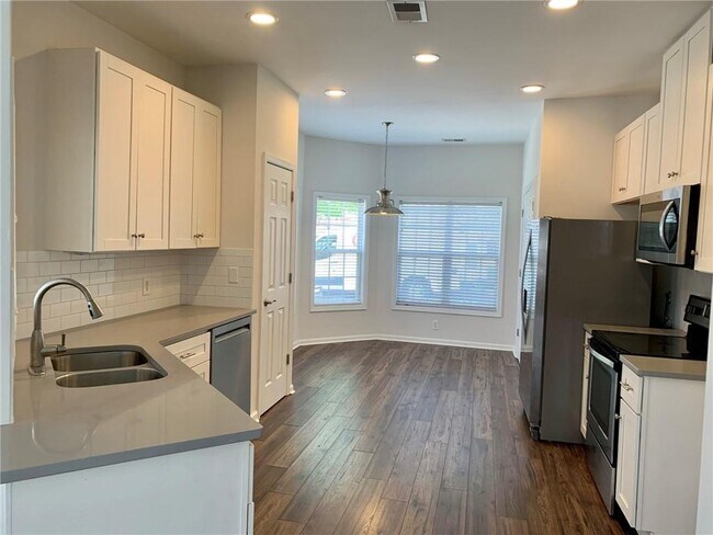Foto del edificio - 1733 Oak Brook Ln NW