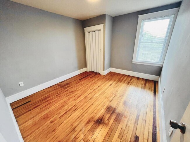 Building Photo - 109 Birch St. Unit 4