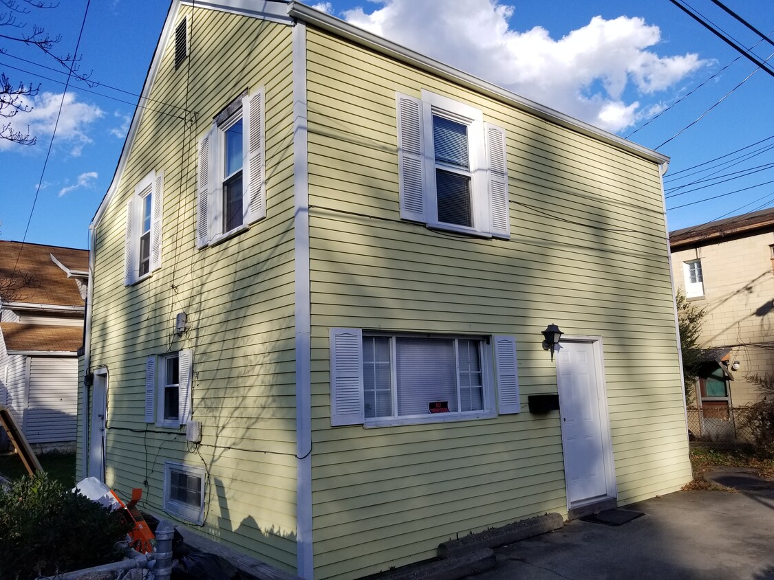 Lower Level Of Duplex - 1003 W Virginia Ave