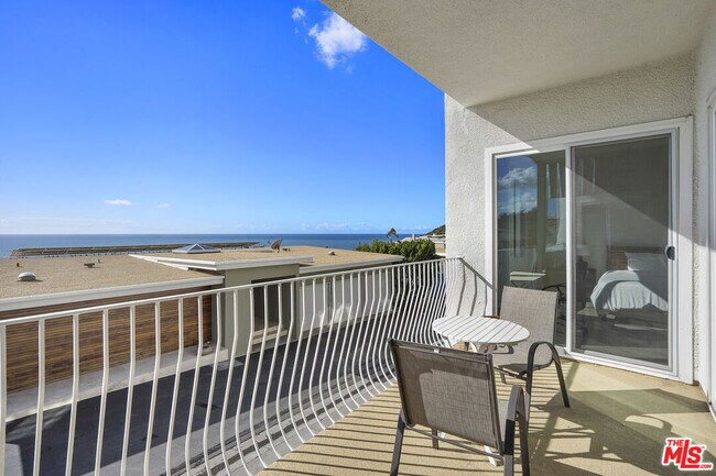 Foto del edificio - 18103 W Coastline Dr